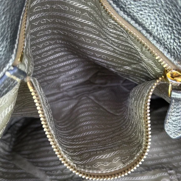 💥PRADA - Silver Metallic Vitello Daino Leather Shoulder Bag BN1346 - 136U894 - Picture 13 of 17